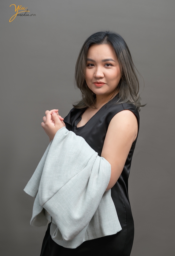 Bộ ảnh chụp chân dung nghề nghiệp trong studio của bạn Tú Anh