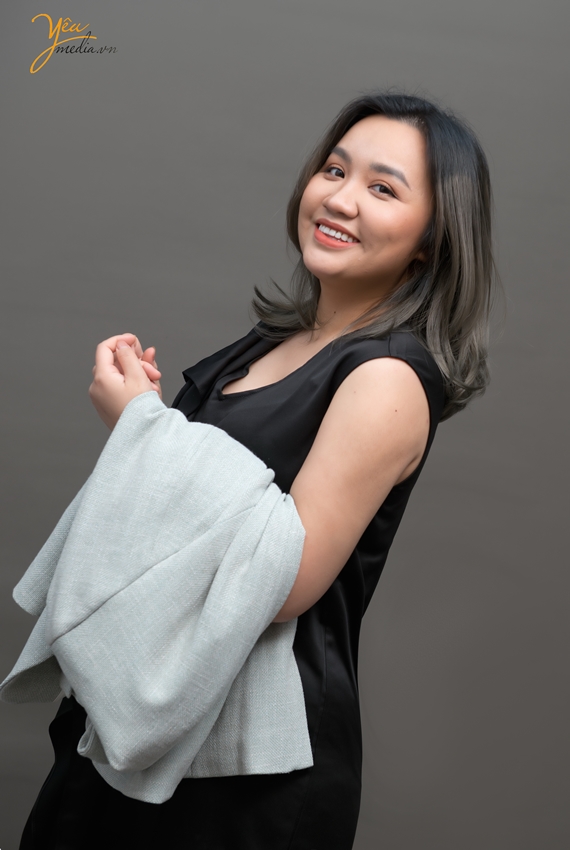 Bộ ảnh chụp chân dung nghề nghiệp trong studio của bạn Tú Anh