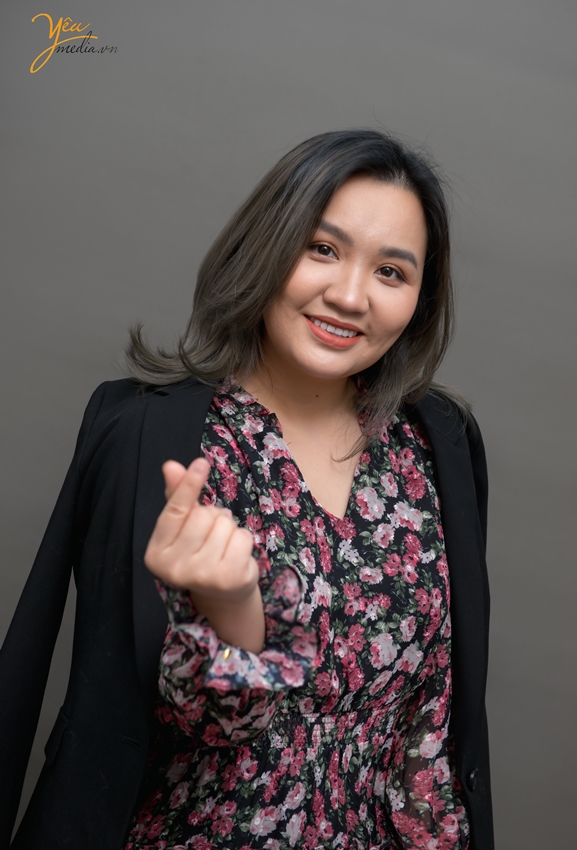 Bộ ảnh chụp chân dung nghề nghiệp trong studio của bạn Tú Anh