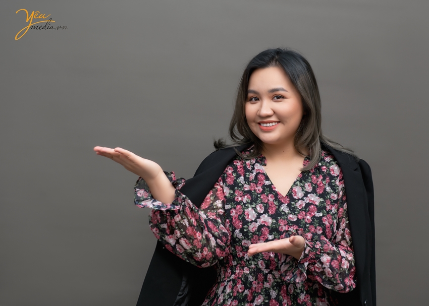 Bộ ảnh chụp chân dung nghề nghiệp trong studio của bạn Tú Anh