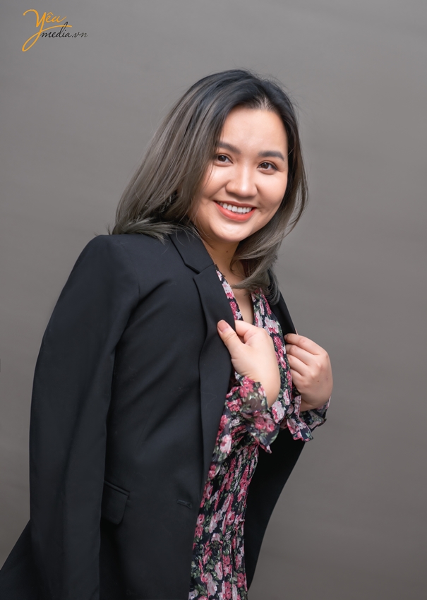 Bộ ảnh chụp chân dung nghề nghiệp trong studio của bạn Tú Anh