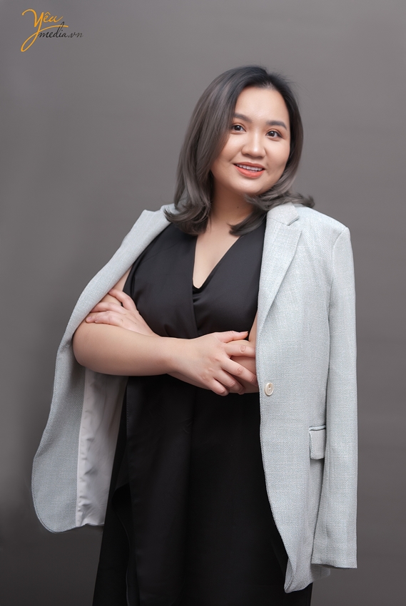 Bộ ảnh chụp chân dung nghề nghiệp trong studio của bạn Tú Anh