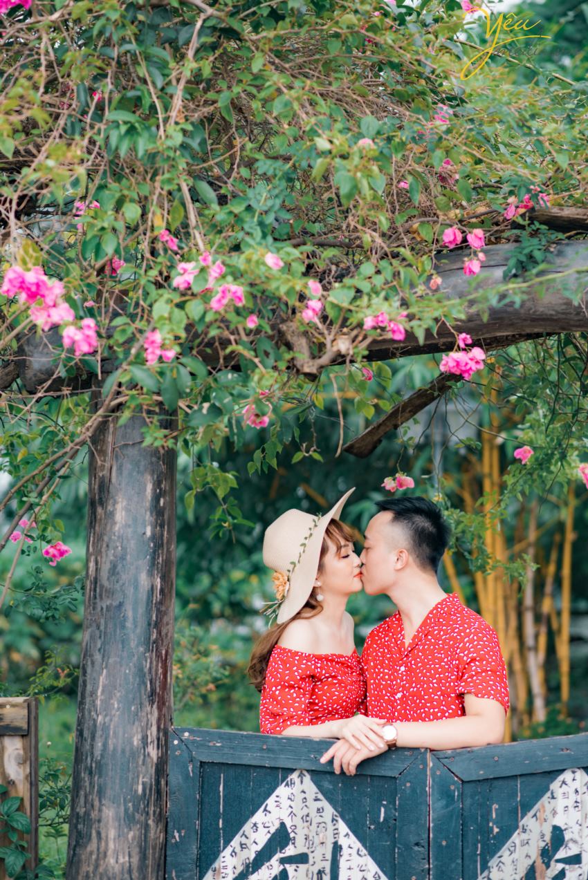 Nếu như bạn đang có ý định chụp ảnh ngoại cảnh thì ngoài việc di chuyển xa còn phải xem xét sức khỏe của cả hai, nếu như sức khỏe bạn không tốt có thể khiến cho tâm trạng không tốt, yếu tố để có bức ảnh đẹp cũng không thể thiếu sự tự nhiên và vui vẻ, nếu như sức khỏe & tâm trạng bạn không tốt thì đừng nghĩ đến việc hai bạn sẽ có được một album cưới hoàn hảo như mong đợi. Trong phim trường luôn có máy điều hòa cỡ lớn, bạn sẽ luôn cảm thấy mát mẻ và thoải mái, tâm trạng tốt sẽ giúp bạn thêm tươi tắn trước ống kính.