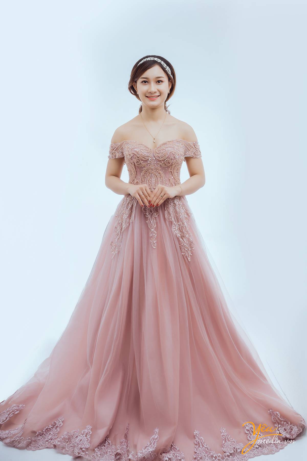 váy cưới Almira