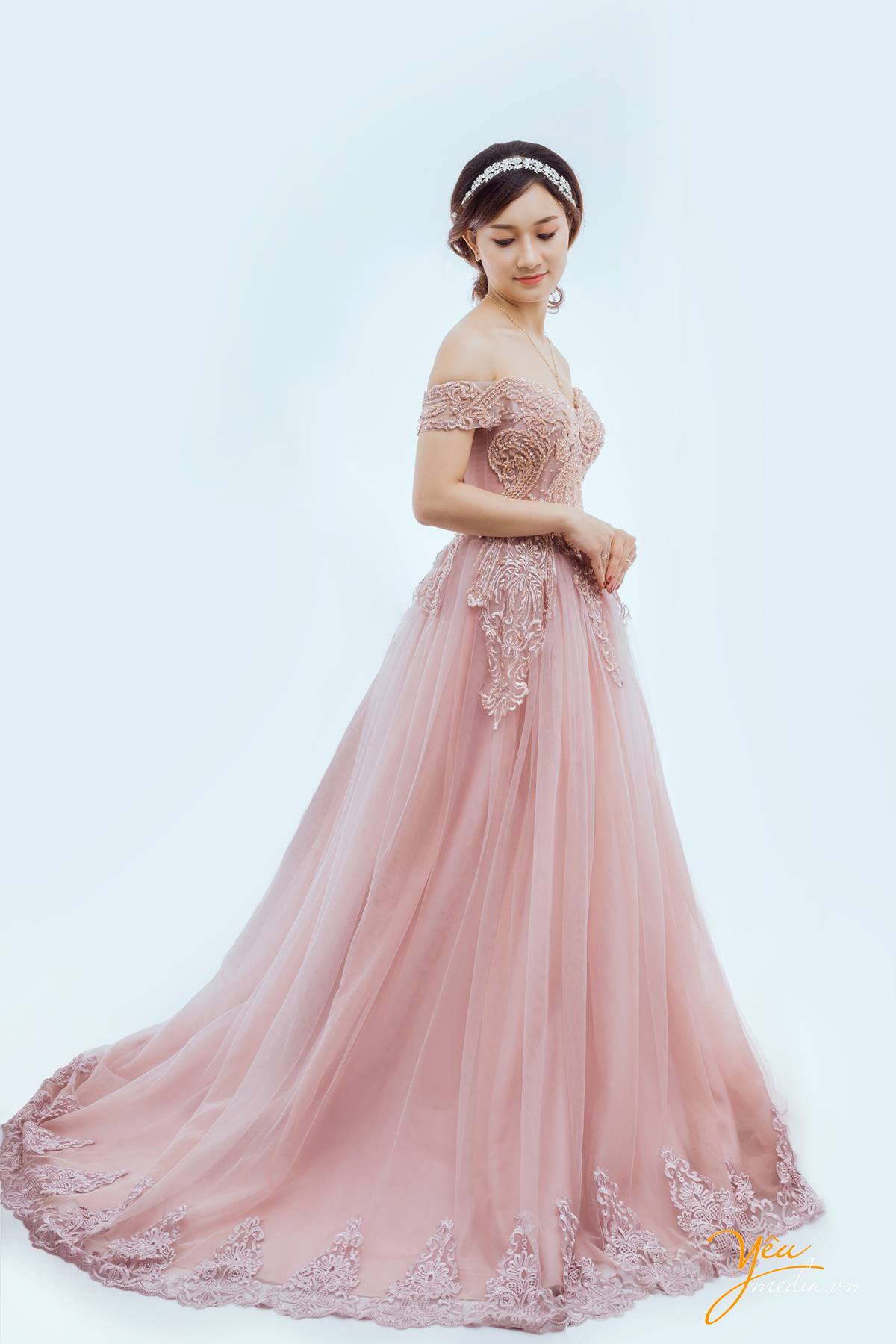 váy cưới Almira
