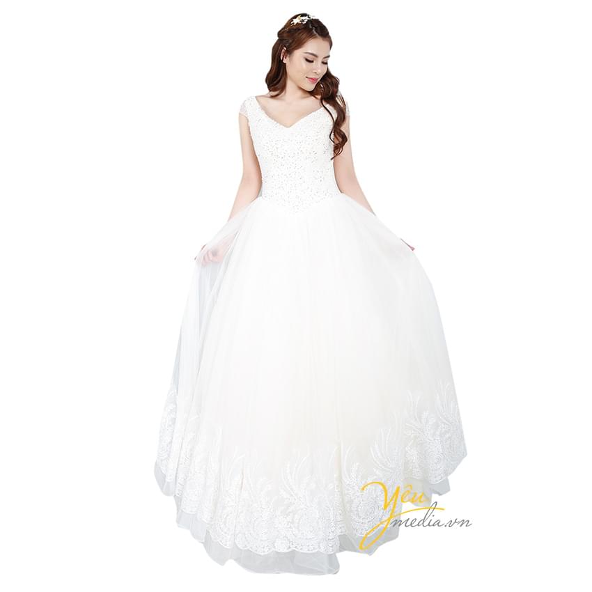 váy cưới màu trắng xòe rộng dài đính đá cổ xẻ