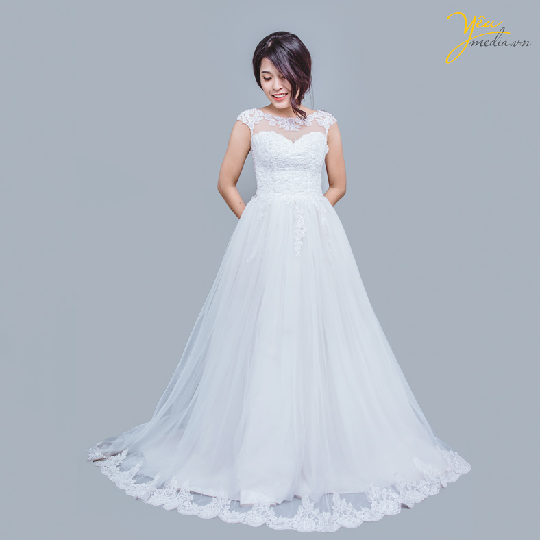 Thiết kế bồng xòe nhẹ nhàng, thân trên đắp ren tinh tế