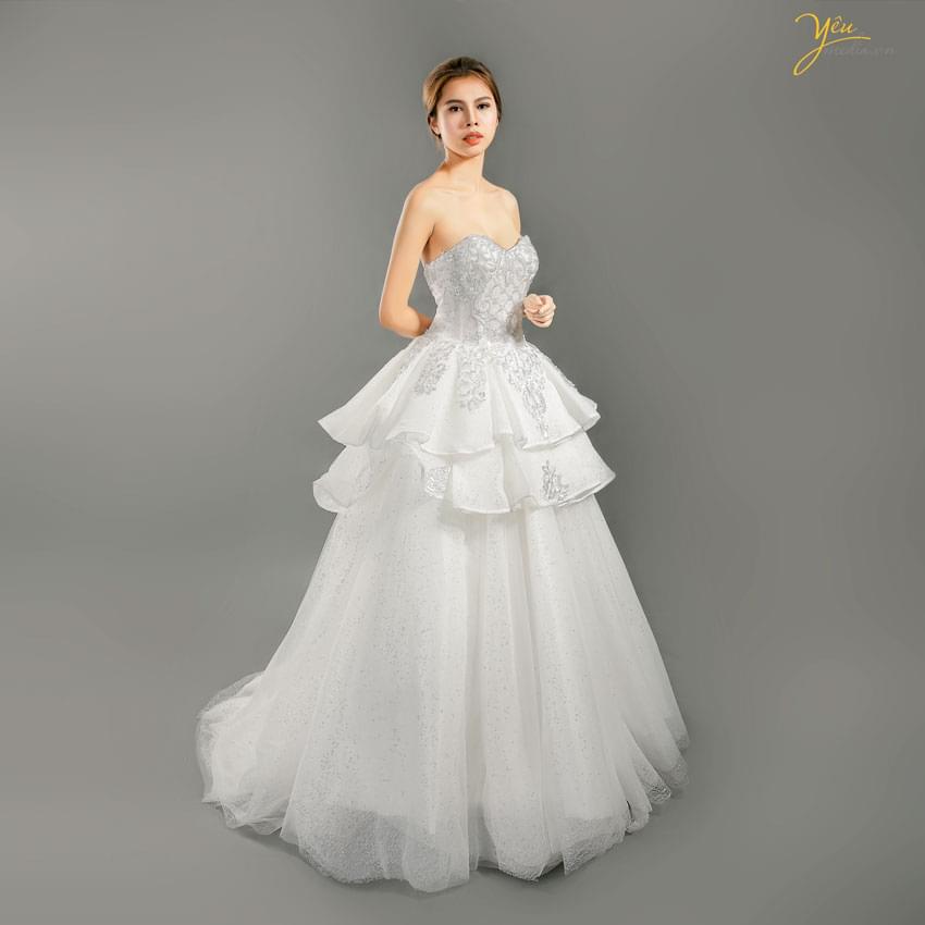 váy cưới màu ghi đính đá xòe rộng cúp ngực