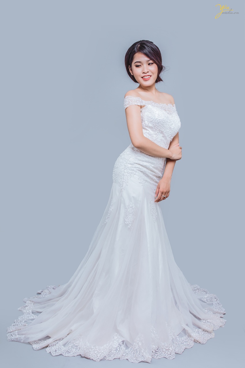 chất liệu voan cao cấp, đắp ren tinh xảo làm tôn lên vẻ đẹp rạng ngời của nàng dâu