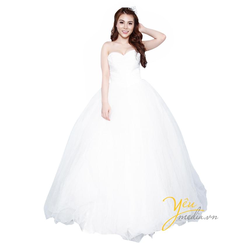 váy cưới trắng dáng công chúa xòe rộng