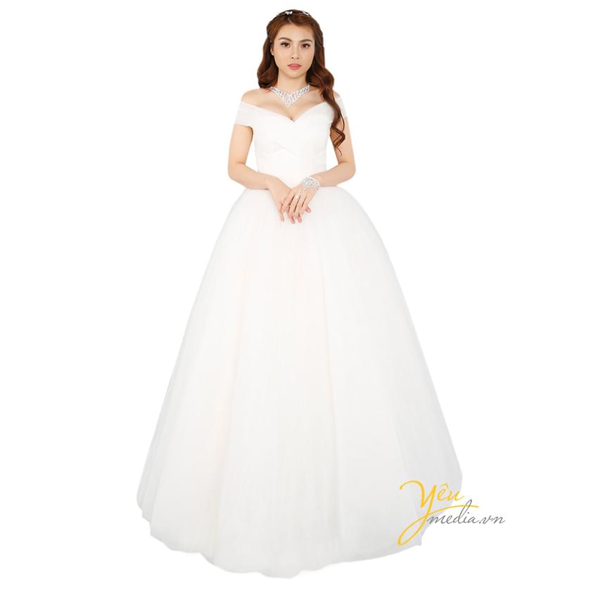 váy cưới màu trắng xòe công chúa khoét ngực