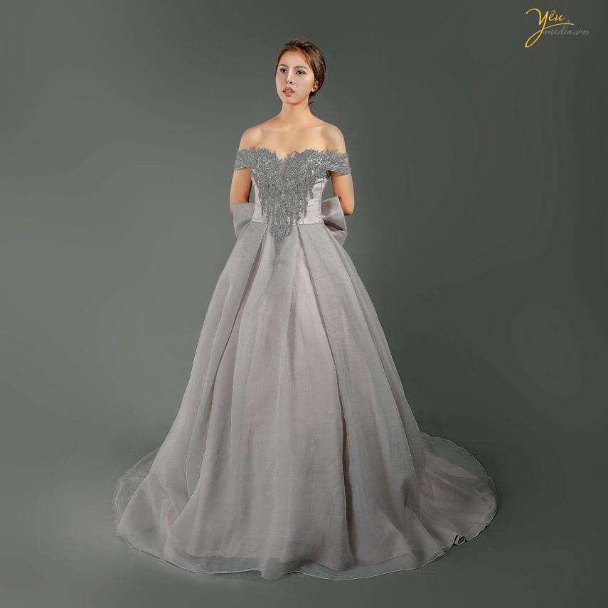 váy cưới màu ghi xòe rộng