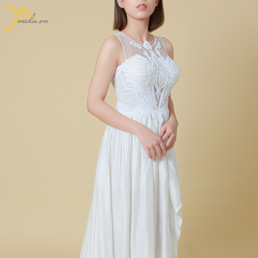 Thiết kế váy giúp cô dâu khoe vòng 1 gợi cảm và bờ vai thon