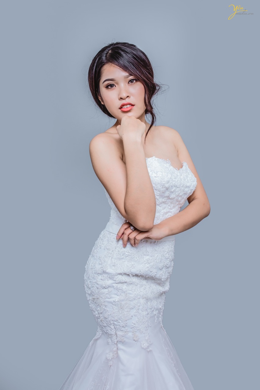 thiết kế cúp ngực làm tôn lên vòng 1 quyến rũ cho cô dâu