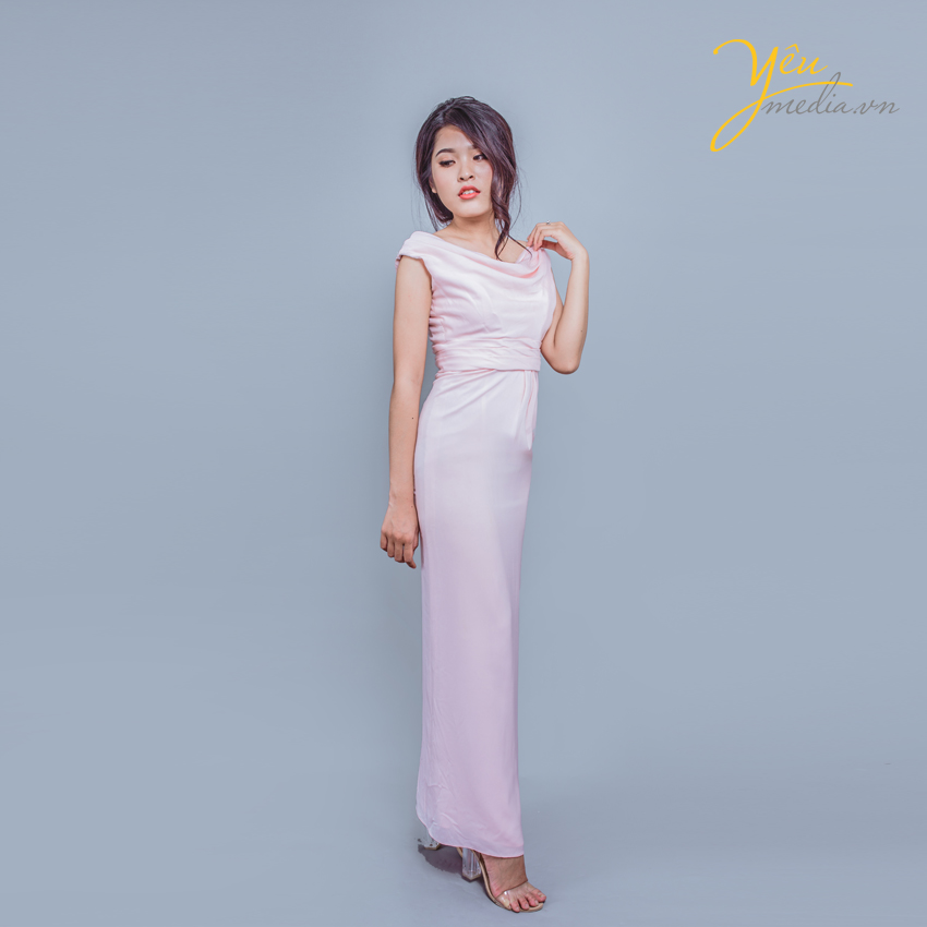 Gam pastel rất tôn màu da, cùng thiết kế dáng suông nhẹ nhàng, thanh thoát