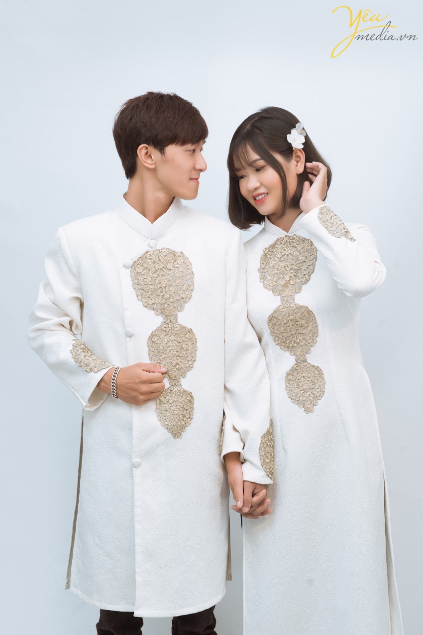 Đơn giản và nhẹ nhàng, xu hướng chụp ảnh cưới đang rất được nhiều cô dâu ưa chuộng cho bộ ảnh cưới để đời của mình. Cặp đôi Nguyên - Dương đã cùng Yêu media Studio chọn cho mình một bộ ảnh mang phong cách Hàn Quốc đơn giản nhưng tinh tế - chụp ngay tại studio của chúng tôi tại chi nhánh Hà Nội. Còn bạn, bạn đang phân vân điều gì khi lựa chọn chụp một album ảnh cưới ? - Địa điểm chụp ảnh ? Thời gian, giá cả ? Ảnh không như chất lượng quảng cáo ? Phát sinh thêm nhiều chi phí ? . . . Yêu Media sẽ tư vấn cho các cặp đôi có một album cưới như mong muốn với chỉ duy nhất 1 ekip chụp cho tất cả những hình ảnh đã đăng trên Fanpage, tuyệt đối không thuê thợ bên ngoài để chất lượng bị giảm và chỉ 1 ekip cho chất lượng ra sẽ như ảnh quảng cáo! Yêu media sẽ báo đầy đủ chi phí và không phát sinh thêm trong quá trình chụp trước khi kí hợp đồng để Cô dâu - Chú rể yên tâm khi đặt trọn niềm tin vào bộ ảnh cưới sắp tới.