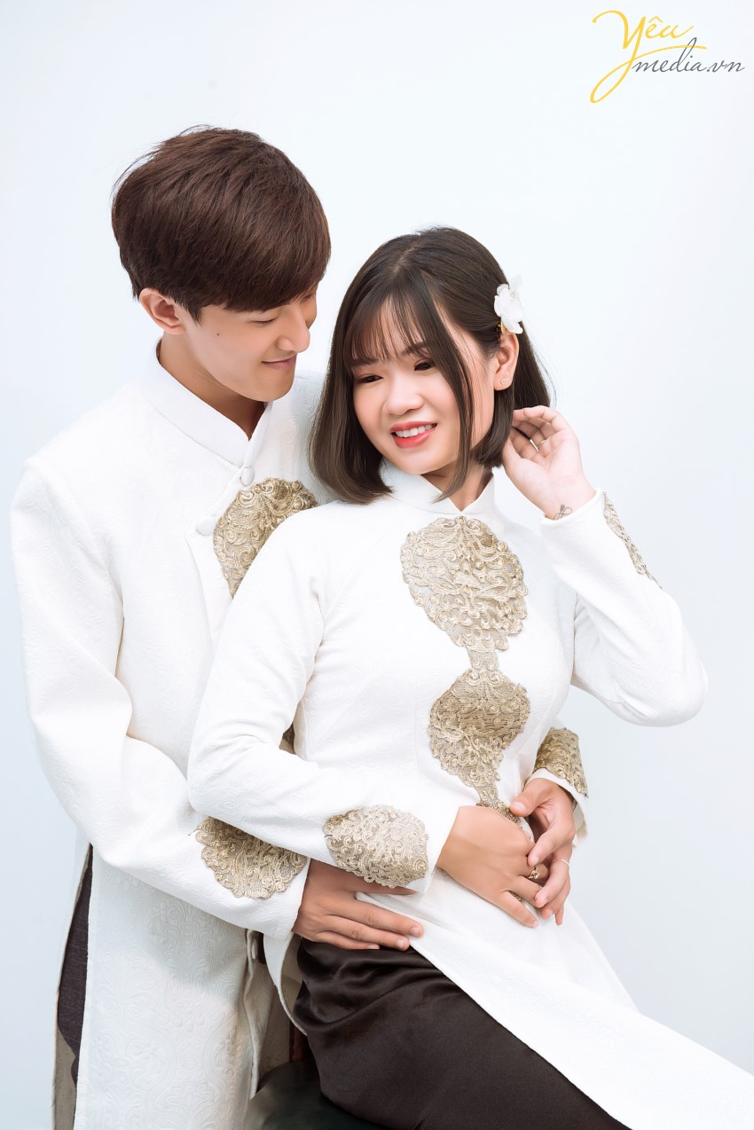 Đơn giản và nhẹ nhàng, xu hướng chụp ảnh cưới đang rất được nhiều cô dâu ưa chuộng cho bộ ảnh cưới để đời của mình. Cặp đôi Nguyên - Dương đã cùng Yêu media Studio chọn cho mình một bộ ảnh mang phong cách Hàn Quốc đơn giản nhưng tinh tế - chụp ngay tại studio của chúng tôi tại chi nhánh Hà Nội. Còn bạn, bạn đang phân vân điều gì khi lựa chọn chụp một album ảnh cưới ? - Địa điểm chụp ảnh ? Thời gian, giá cả ? Ảnh không như chất lượng quảng cáo ? Phát sinh thêm nhiều chi phí ? . . . Yêu Media sẽ tư vấn cho các cặp đôi có một album cưới như mong muốn với chỉ duy nhất 1 ekip chụp cho tất cả những hình ảnh đã đăng trên Fanpage, tuyệt đối không thuê thợ bên ngoài để chất lượng bị giảm và chỉ 1 ekip cho chất lượng ra sẽ như ảnh quảng cáo! Yêu media sẽ báo đầy đủ chi phí và không phát sinh thêm trong quá trình chụp trước khi kí hợp đồng để Cô dâu - Chú rể yên tâm khi đặt trọn niềm tin vào bộ ảnh cưới sắp tới.
