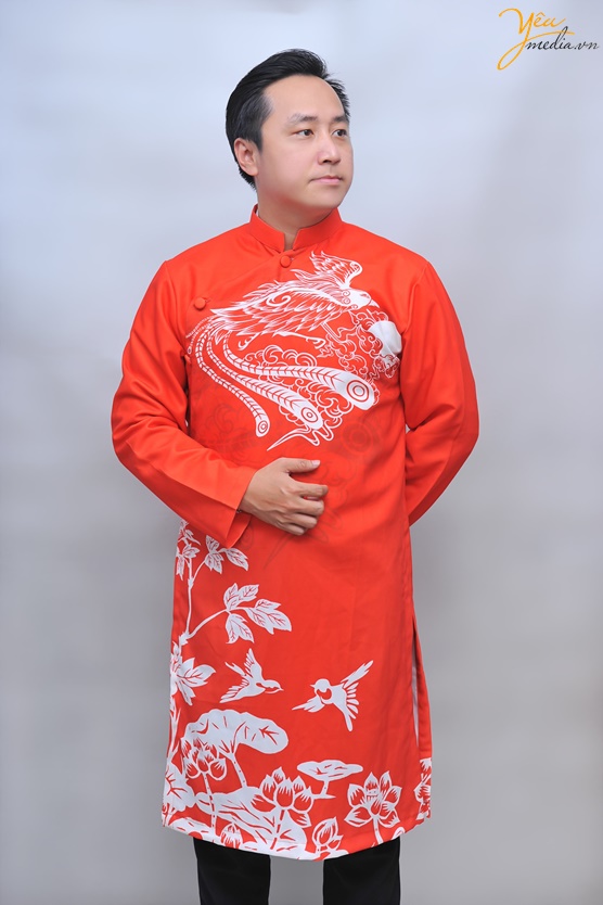 Áo dài nam đỏ hình phượng hoàng