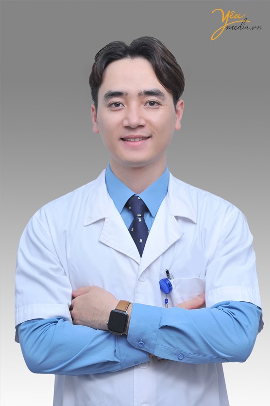 Bộ ảnh chụp chân dung nghề nghiệp trong studio của bác sĩ Quang Tiến