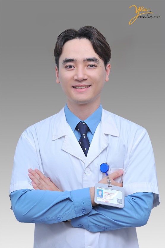 Bộ ảnh chụp chân dung nghề nghiệp trong studio của bác sĩ Quang Tiến