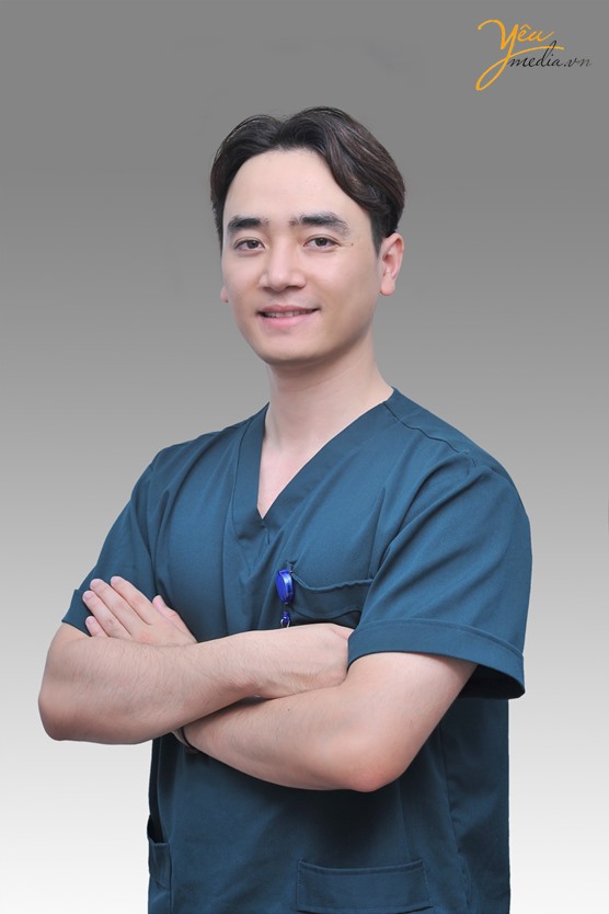 Bộ ảnh chụp chân dung nghề nghiệp trong studio của bác sĩ Quang Tiến