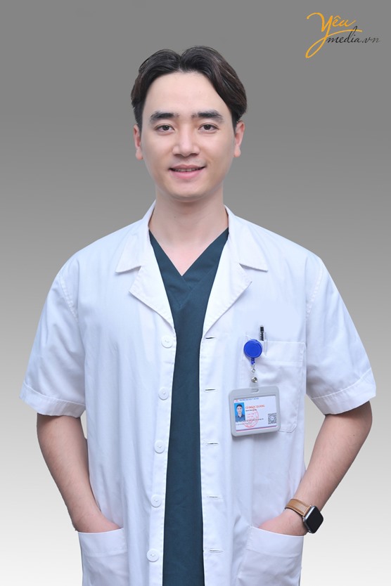 Bộ ảnh chụp chân dung nghề nghiệp trong studio của bác sĩ Quang Tiến