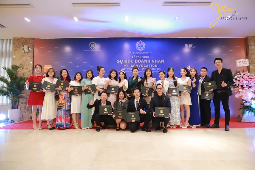 sự kiện tôn vinh sự học doanh nhân PTI convocation