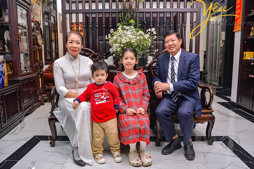 Bộ ảnh gia đình nhà cô Hoa chụp tại nhà 