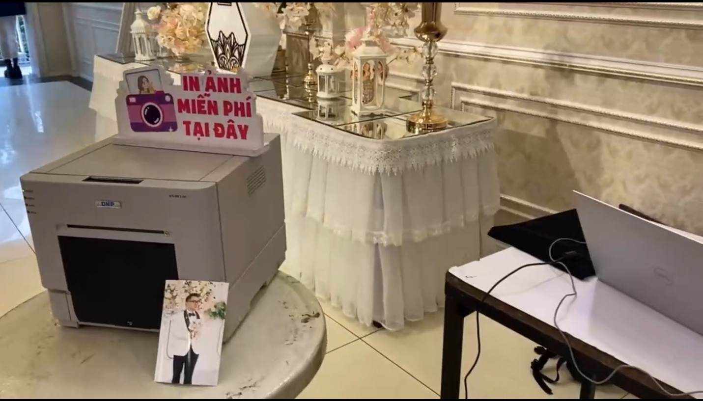 Chụp ảnh Photobooth in hình lấy ngay - Giúp tiệc cưới của bạn trở nên độc đáo