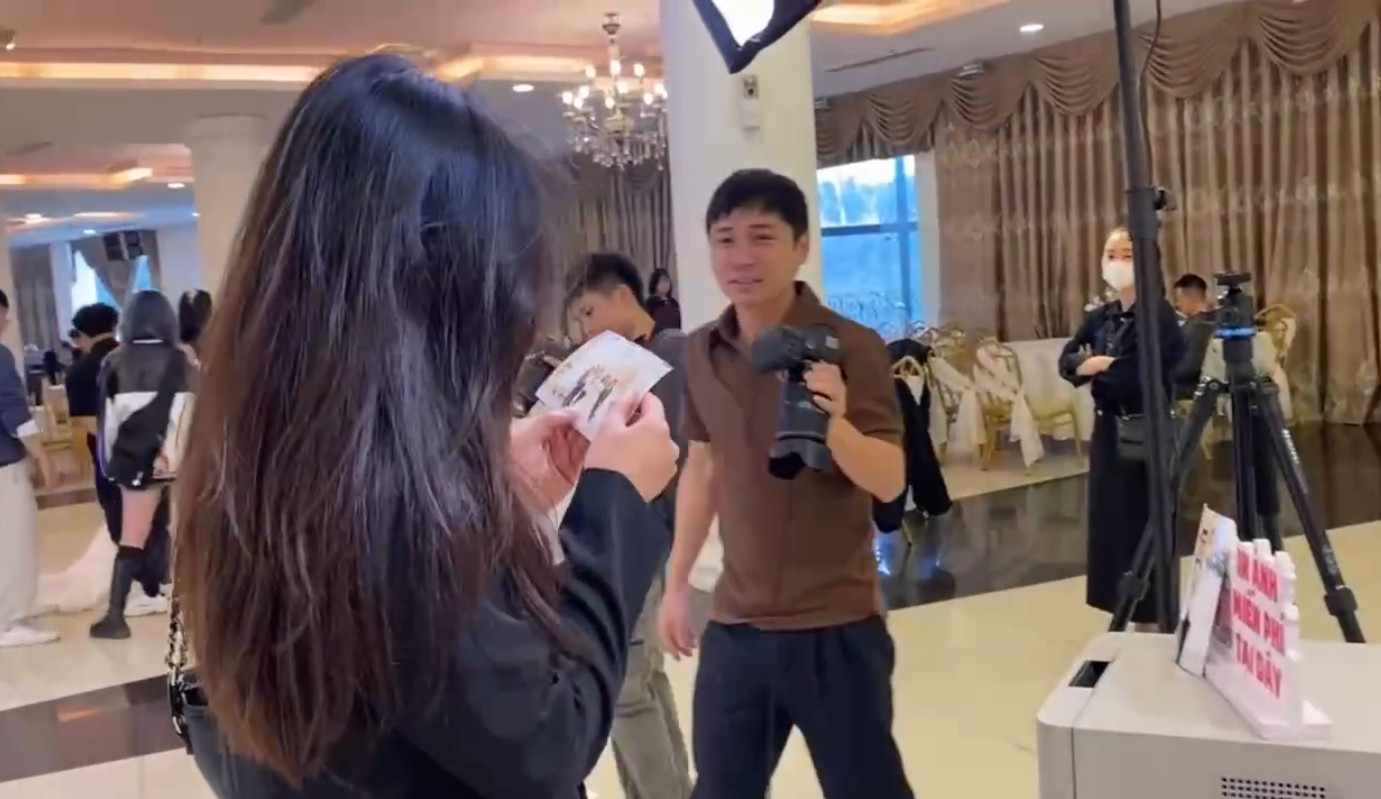 Chụp ảnh Photobooth in hình lấy ngay - Giúp tiệc cưới của bạn trở nên độc đáo