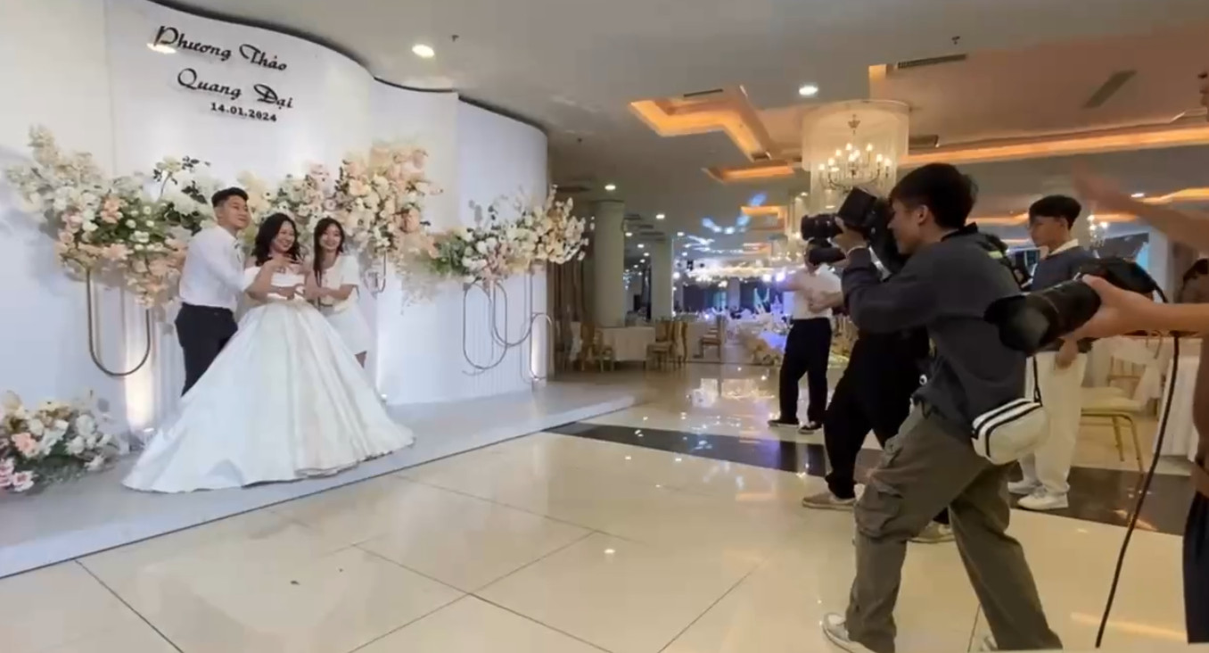 Chụp ảnh Photobooth in hình lấy ngay - Giúp tiệc cưới của bạn trở nên độc đáo