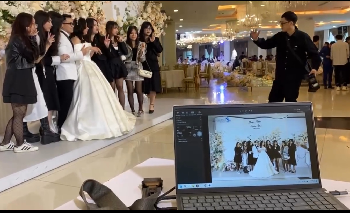  Chụp ảnh Photobooth in hình lấy ngay - Giúp tiệc cưới của bạn trở nên độc đáo