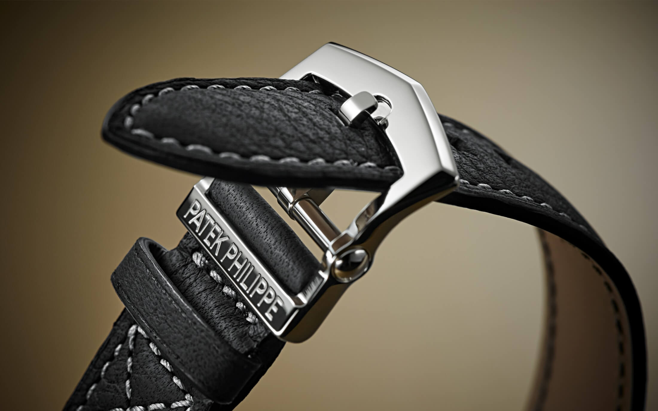 Giới thiệu đồng hồ Patek Philippe Grand Complications 5520P Alarm Travel Time