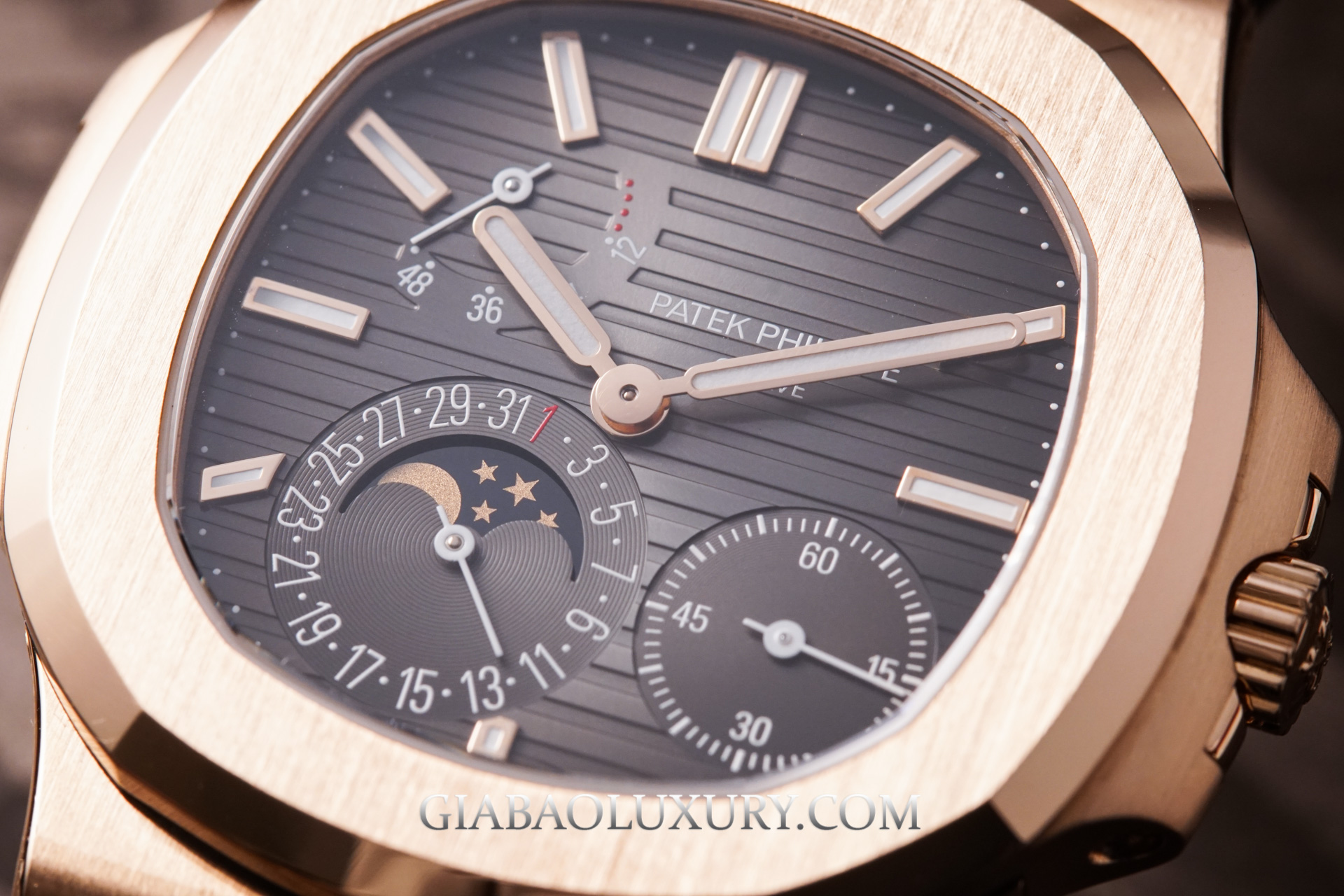 Review đồng hồ Patek Philippe Nautilus 5712R
