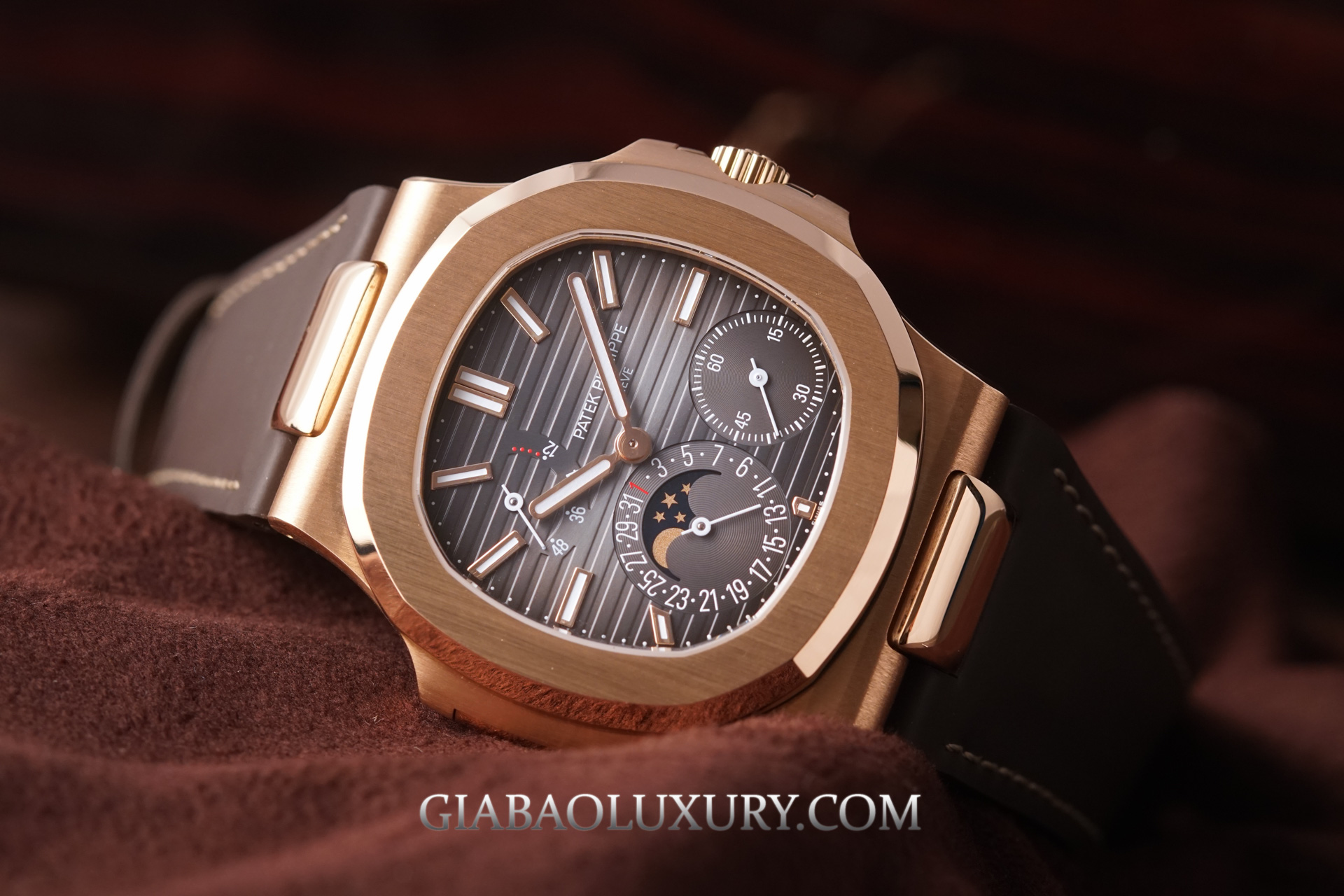 Review đồng hồ Patek Philippe Nautilus 5712R