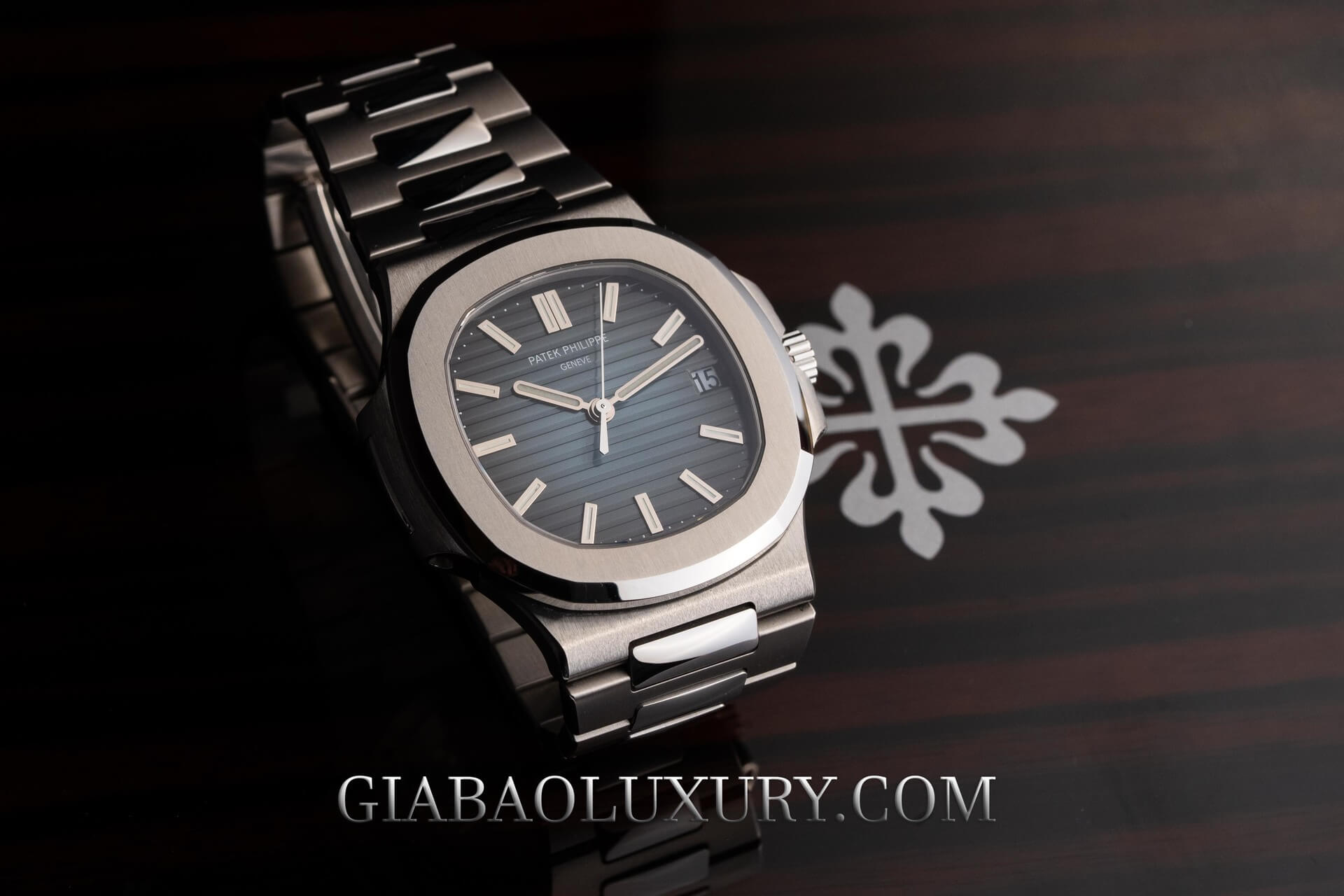Đồng Hồ Patek Philippe Nautilus 5711/1A-010