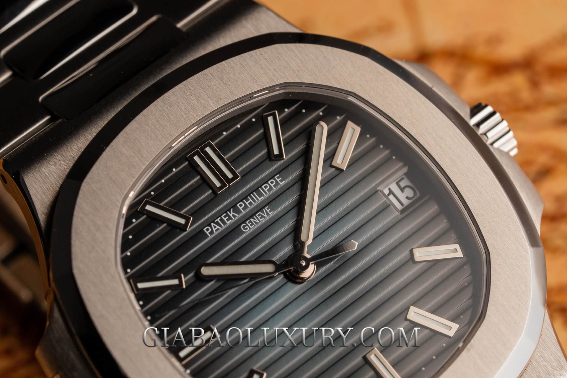 Đồng Hồ Patek Philippe Nautilus 5711/1A-010