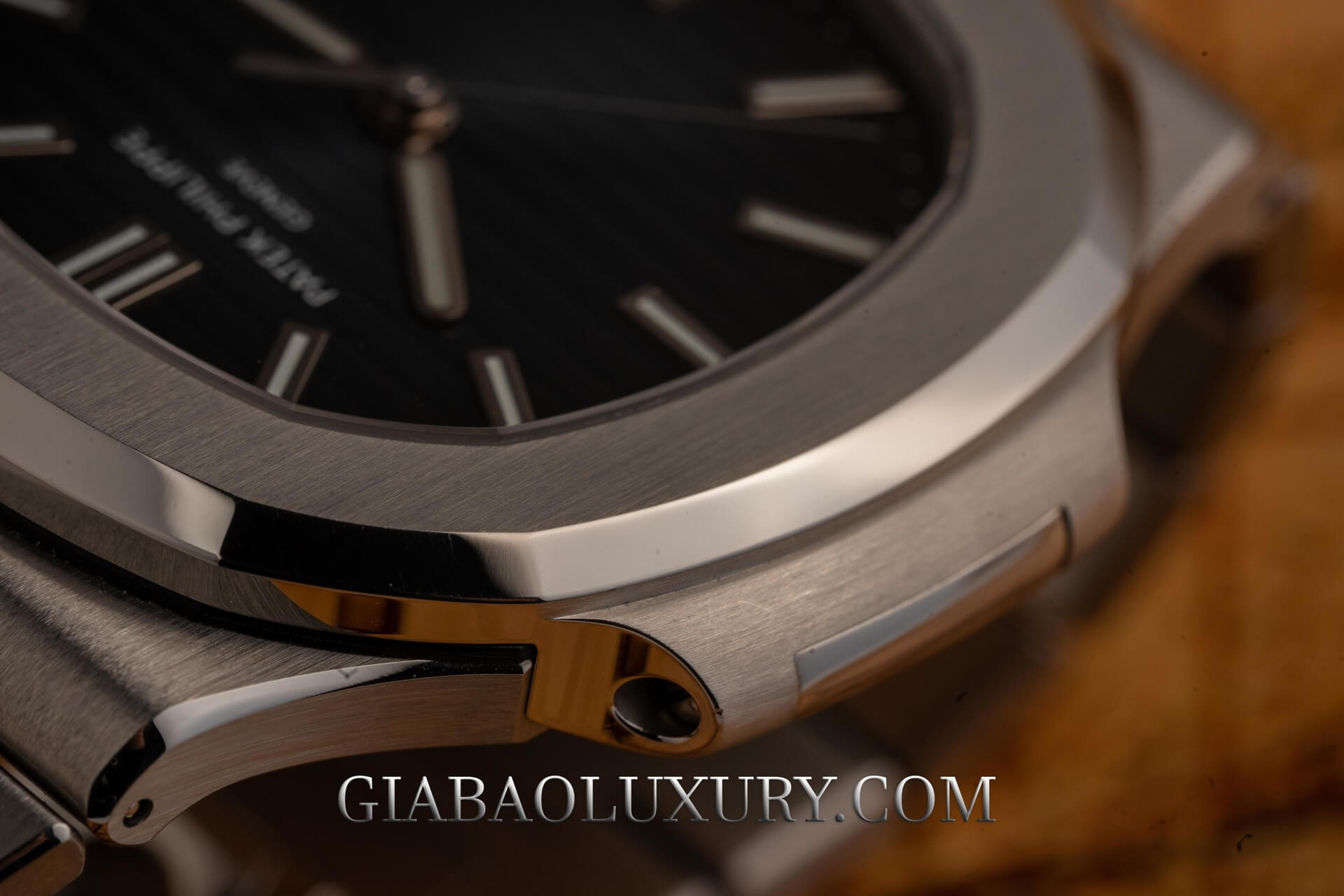 Đồng Hồ Patek Philippe Nautilus 5711/1A-010