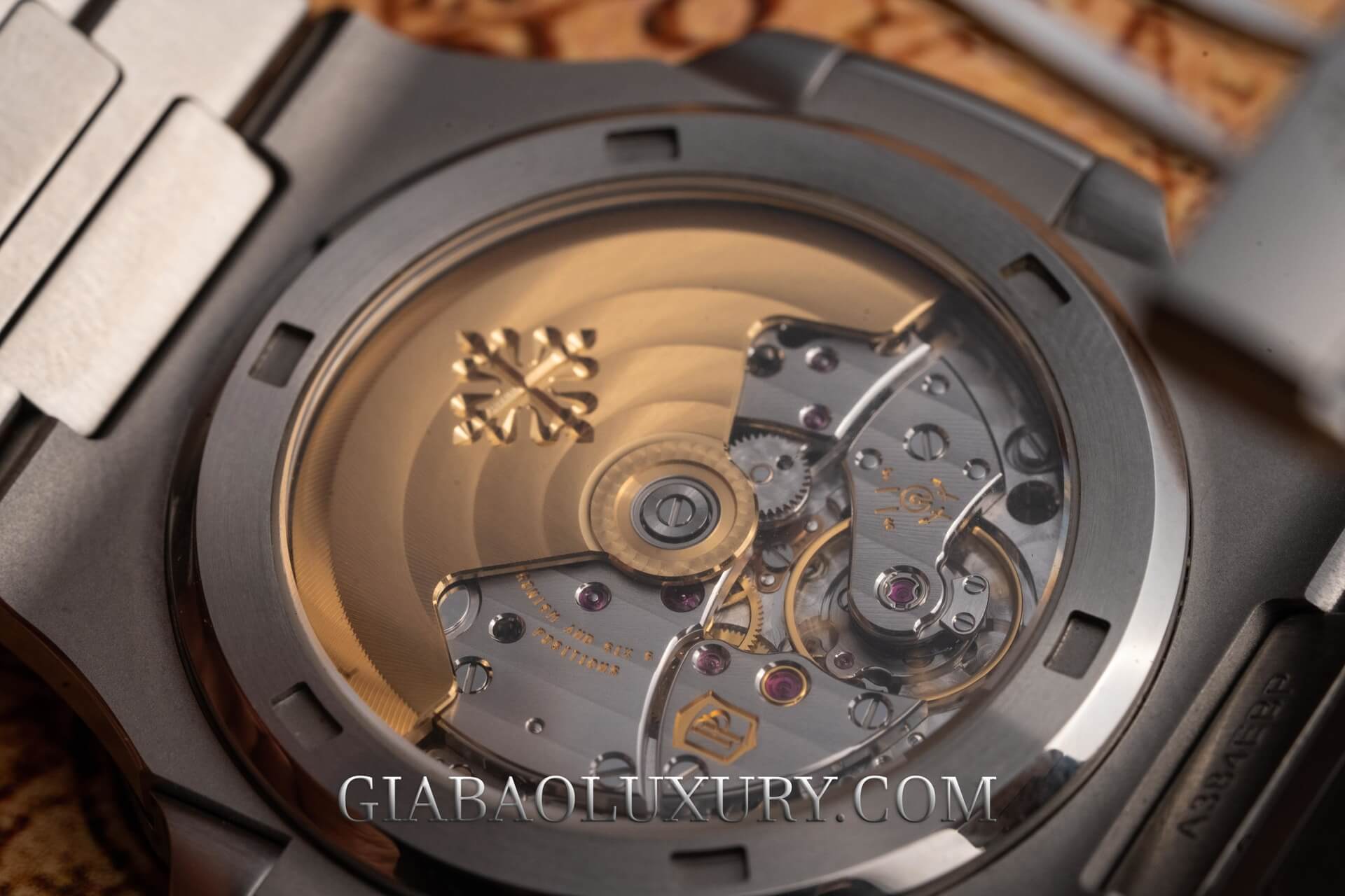 Đồng Hồ Patek Philippe Nautilus 5711/1A-010