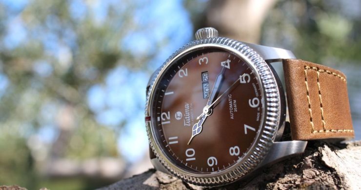 Tutima, dòng sản phẩm Grand Flieger Classic, Ref no: 6102-03, mặt số màu nâu