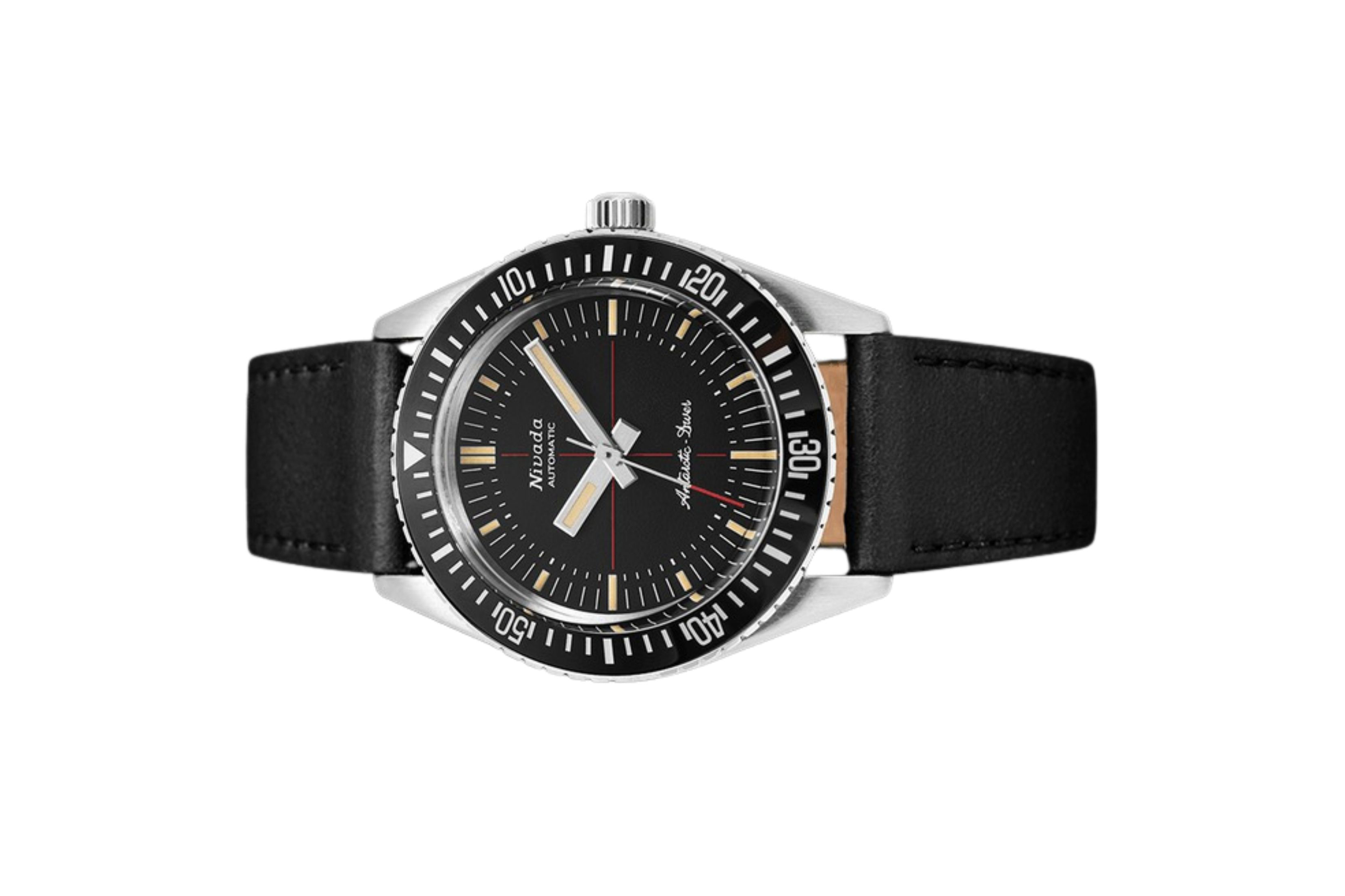 Đồng hồ đeo tay thương hiệu Nivada Grenchen, dòng sản phẩm Antarctic Diver, Ref num 32044A, mặt số họa tiết đen, size 38mm, máy tự động, vỏ bằng thép không gỉ 316L, dây da bò, mới 100%