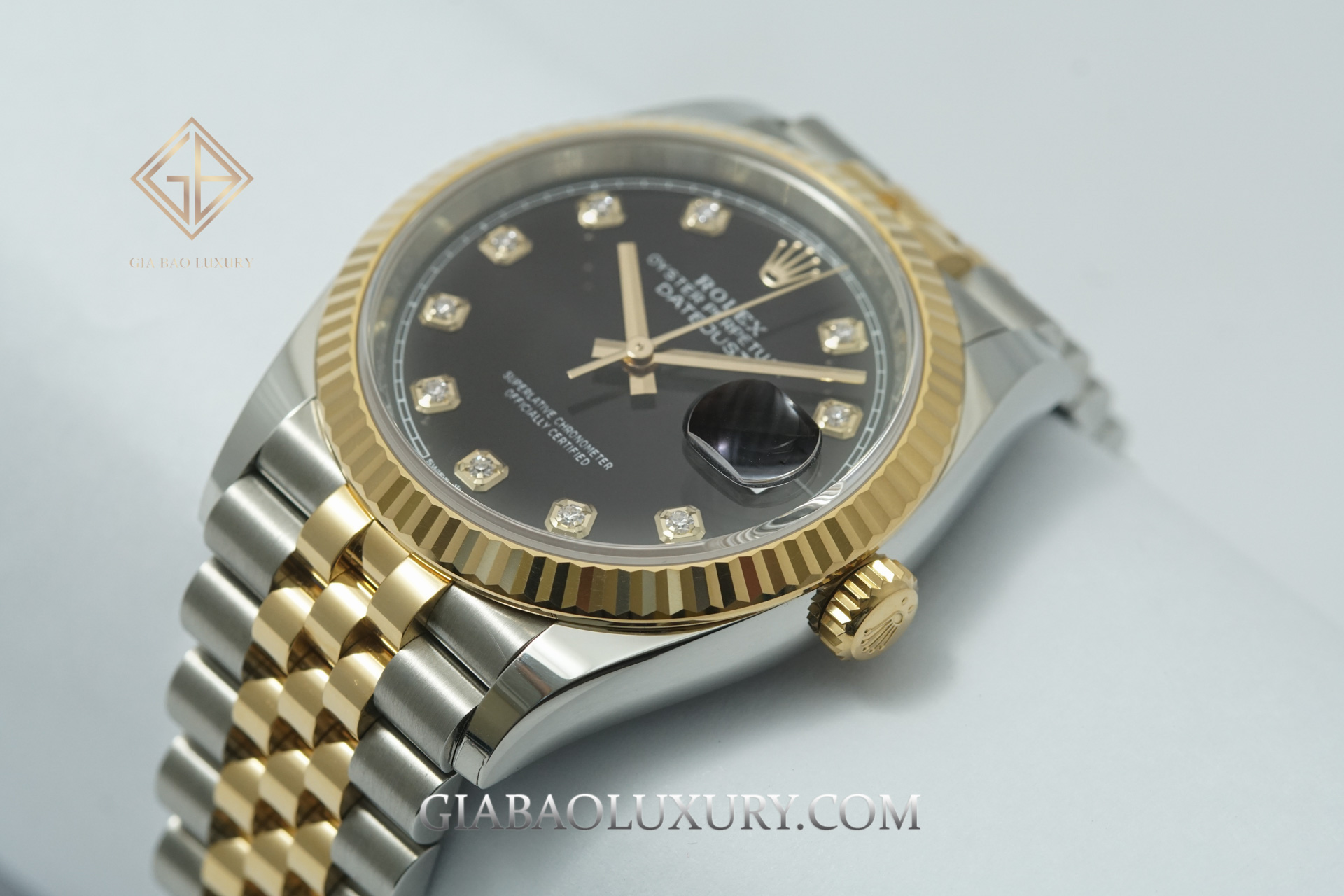 Đồng Hồ Rolex Datejust 36 126233 Mặt Số Đen Nạm Kim Cương