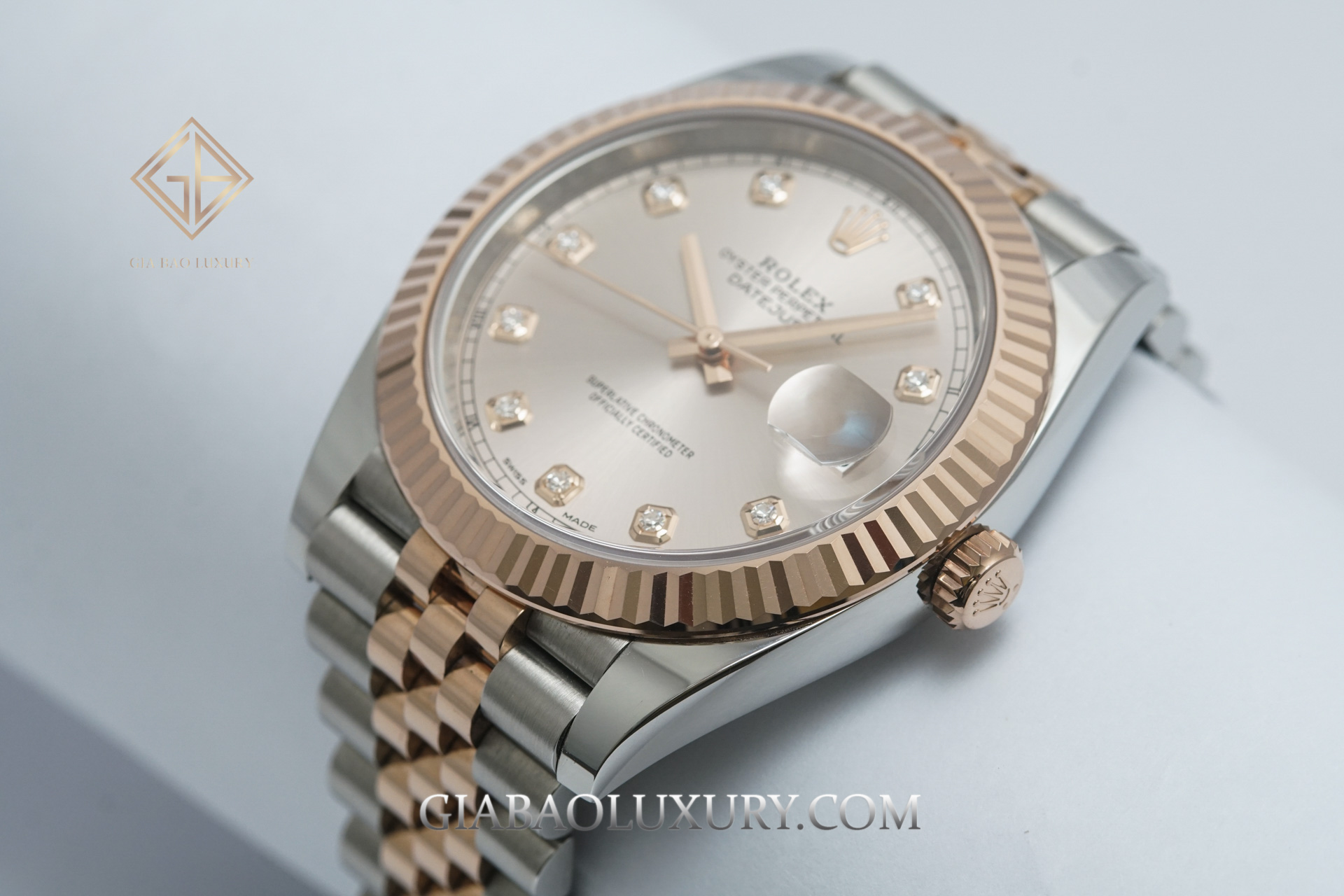 Đồng Hồ Rolex Datejust 41 126331 Mặt Số Sundust Nạm Kim Cương (Like New)