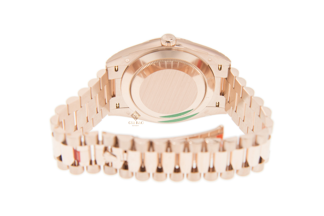 Đồng Hồ Rolex Day-Date 40 228235 Mặt Số Trắng Cọc Số La Mã