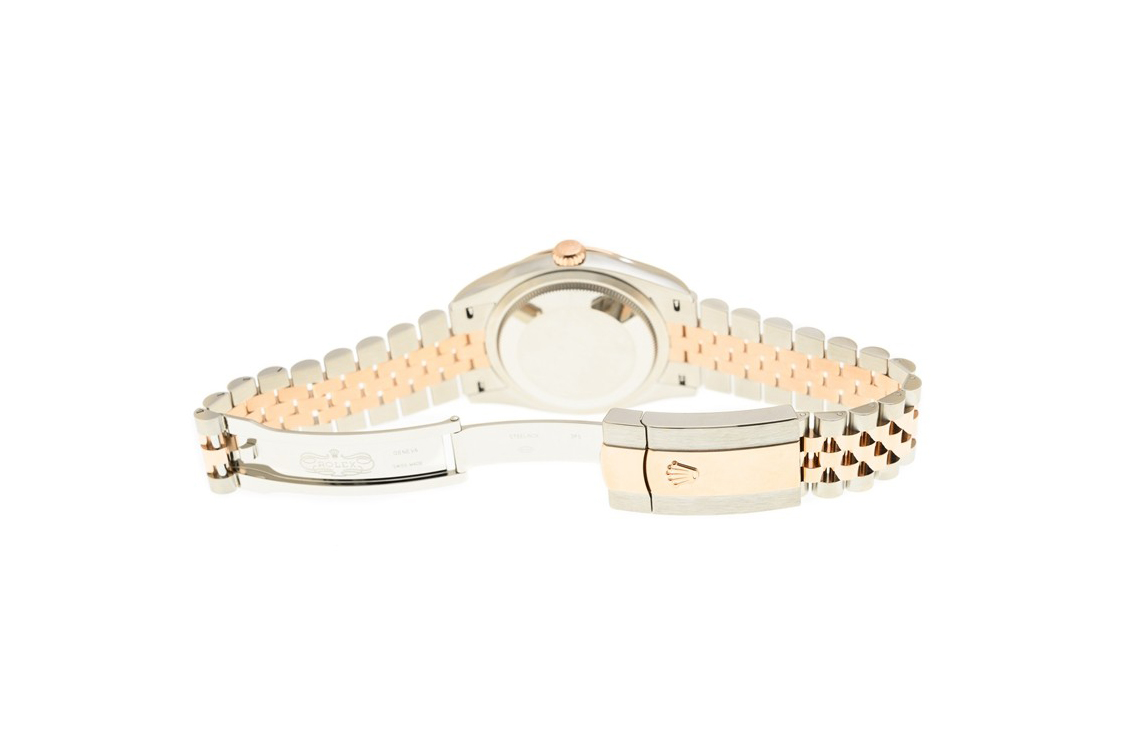 Đồng Hồ Rolex Datejust 36 126231 Mặt Số Trắng Cọc Số La Mã Đồng Hồ Rolex Datejust 36 126231 Mặt Số Cây Lá Nhiệt Đới Bạc Cọc Số Dạ Quang