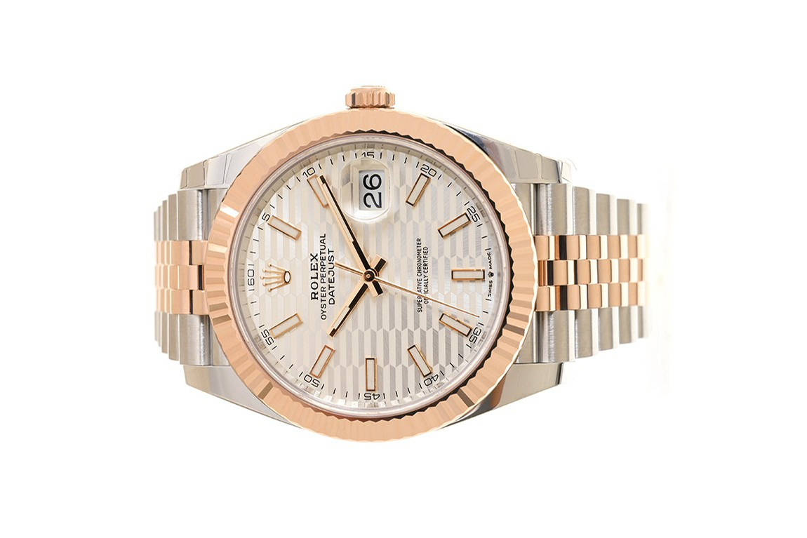 Đồng Hồ Rolex Datejust 41 126331 Mặt Số Bạc Vân Gấp Nếp