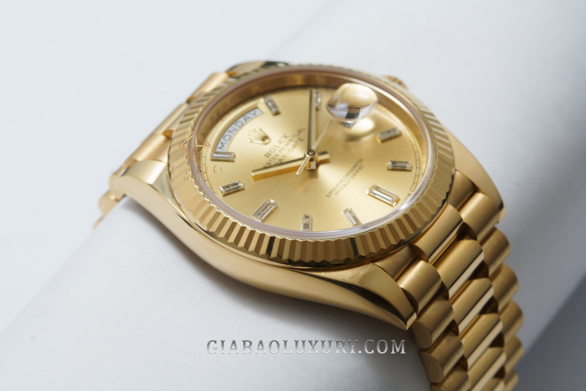 Rolex Day-Date 40 228238 Mặt Số Vàng Champagne Nạm Kim Cương Đồng Hồ Rolex Day-Date 40 228238 Mặt Số Vàng Champagne Nạm Kim Cương