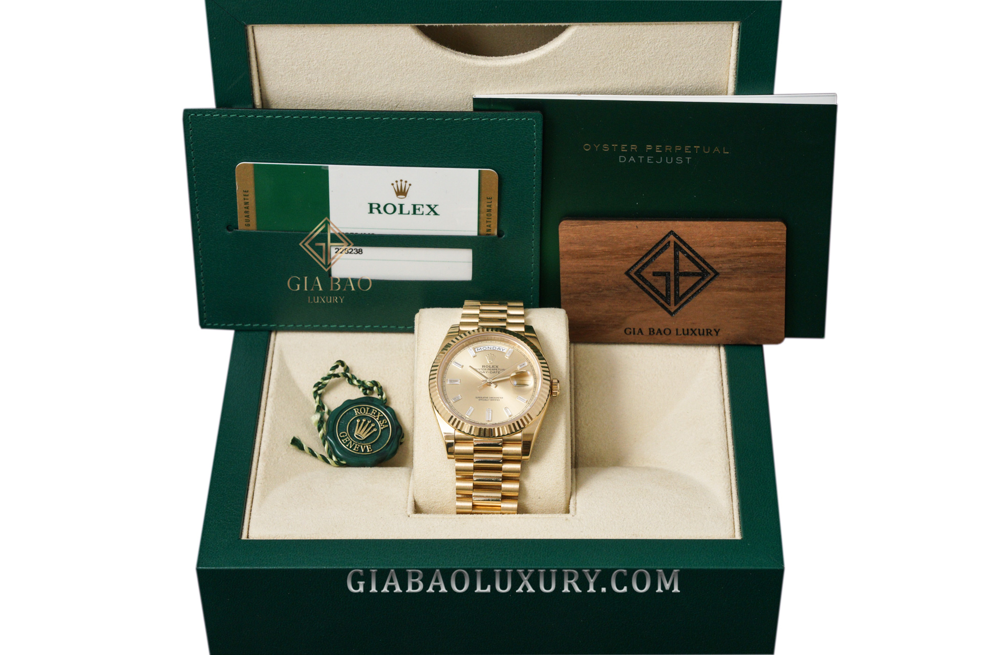 Rolex Day-Date 40 228238 Mặt Số Vàng Champagne Nạm Kim Cương Đồng Hồ Rolex Day-Date 40 228238 Mặt Số Vàng Champagne Nạm Kim Cương
