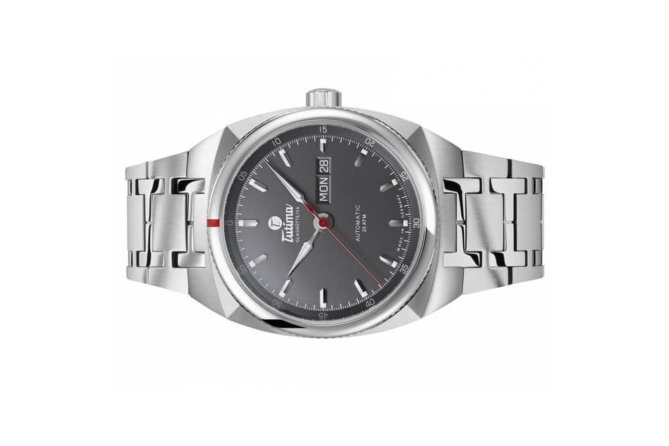 Đồng hồ đeo tay thương hiệu Tutima, dòng sản phẩm Saxon One, Ref no: 6120-01, mặt số than Anthracite, size 42mm, máy tự động, vỏ và dây đồng hồ bằng thép không gỉ, hàng mới 100%