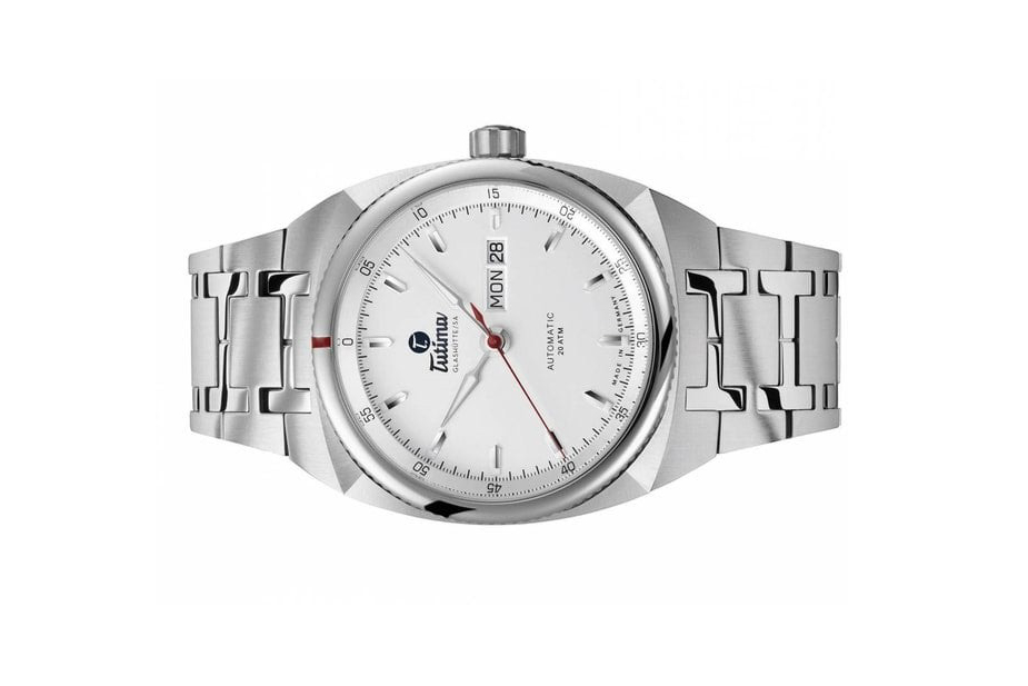 Đồng hồ đeo tay thương hiệu Tutima, dòng sản phẩm Saxon One, Ref no: 6120-02, mặt số bạc trắng Opalin, size 42mm, máy tự động, vỏ và dây đồng hồ bằng thép không gỉ, hàng mới 100%